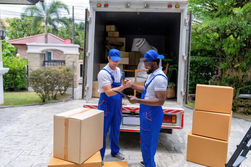 Our expert moving company in Orlando fl team handling furniture and belongings carefully.